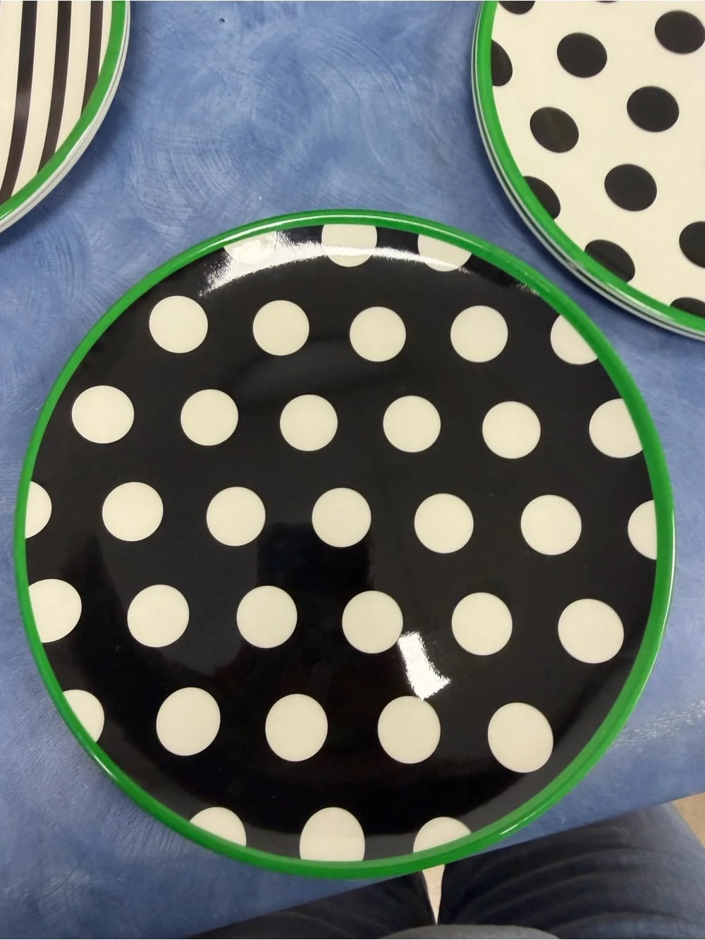 kate spade Black & White Patterned Dinner Plates with Green Rim